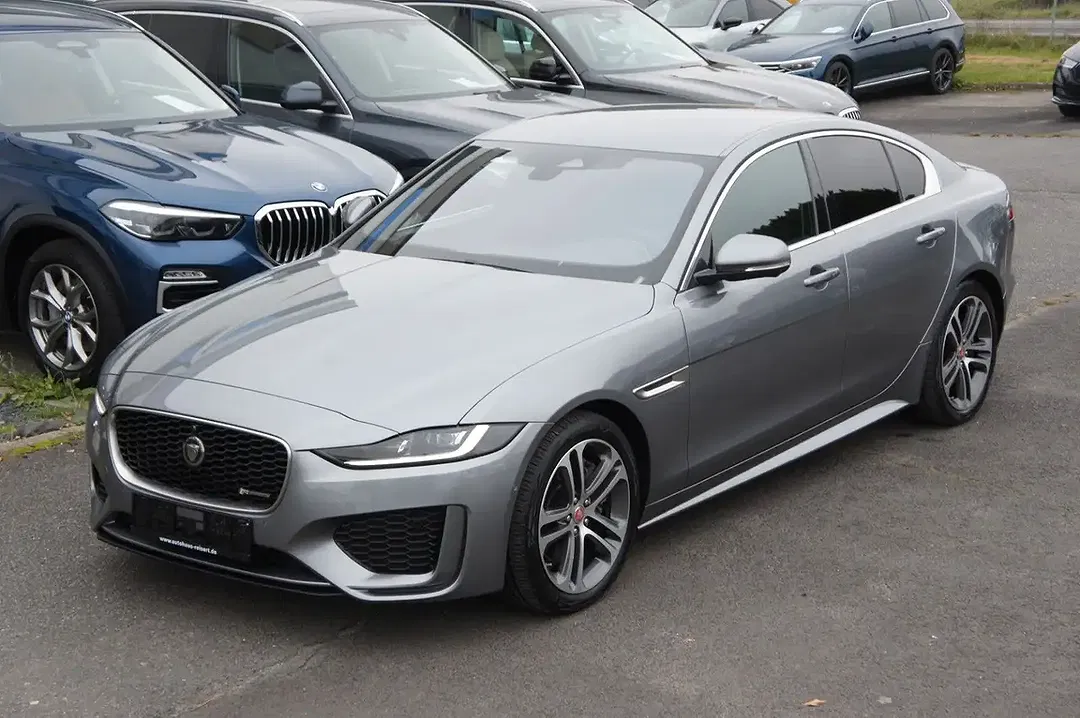 Jaguar XE 4x4 R-Dynamic SE - foto 1