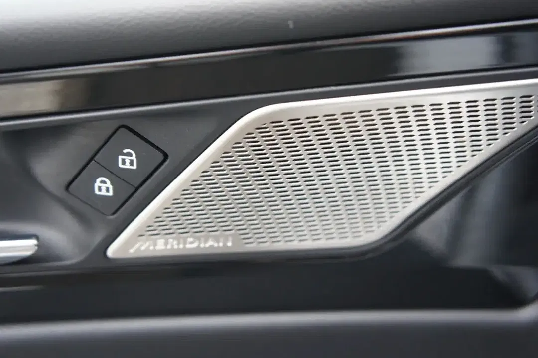 Jaguar XE 4x4 R-Dynamic SE - Thumbnail 13