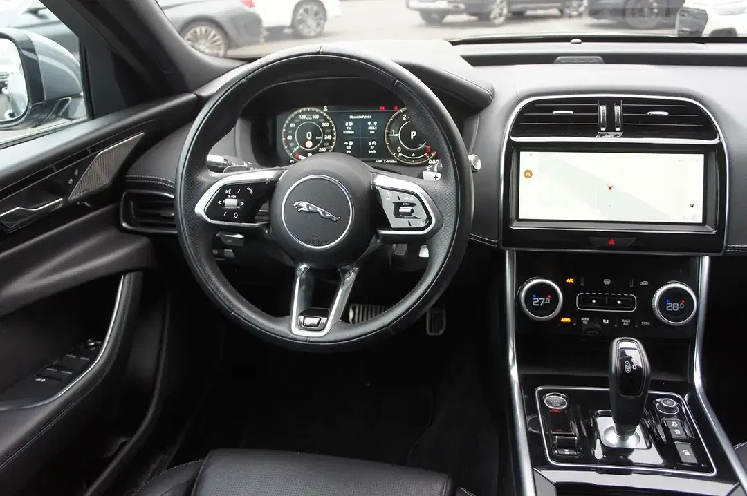 Jaguar XE 4x4 R-Dynamic SE - foto 15