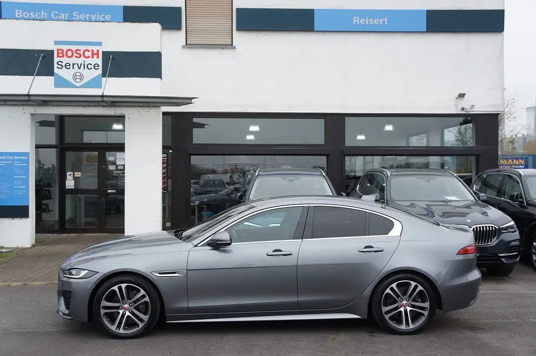 Jaguar XE 4x4 R-Dynamic SE - foto 2