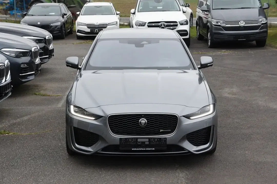 Jaguar XE 4x4 R-Dynamic SE - Thumbnail 4