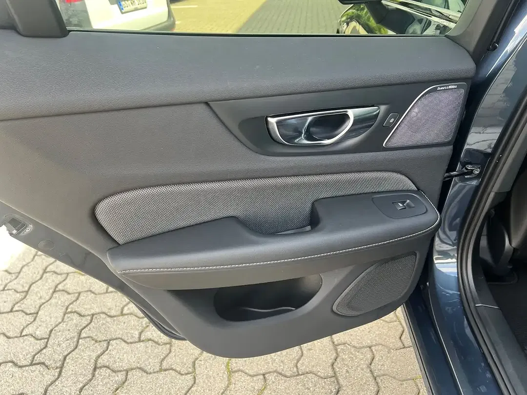 Volvo V60 T8 AWD Recharge Plus Dark - Thumbnail 12