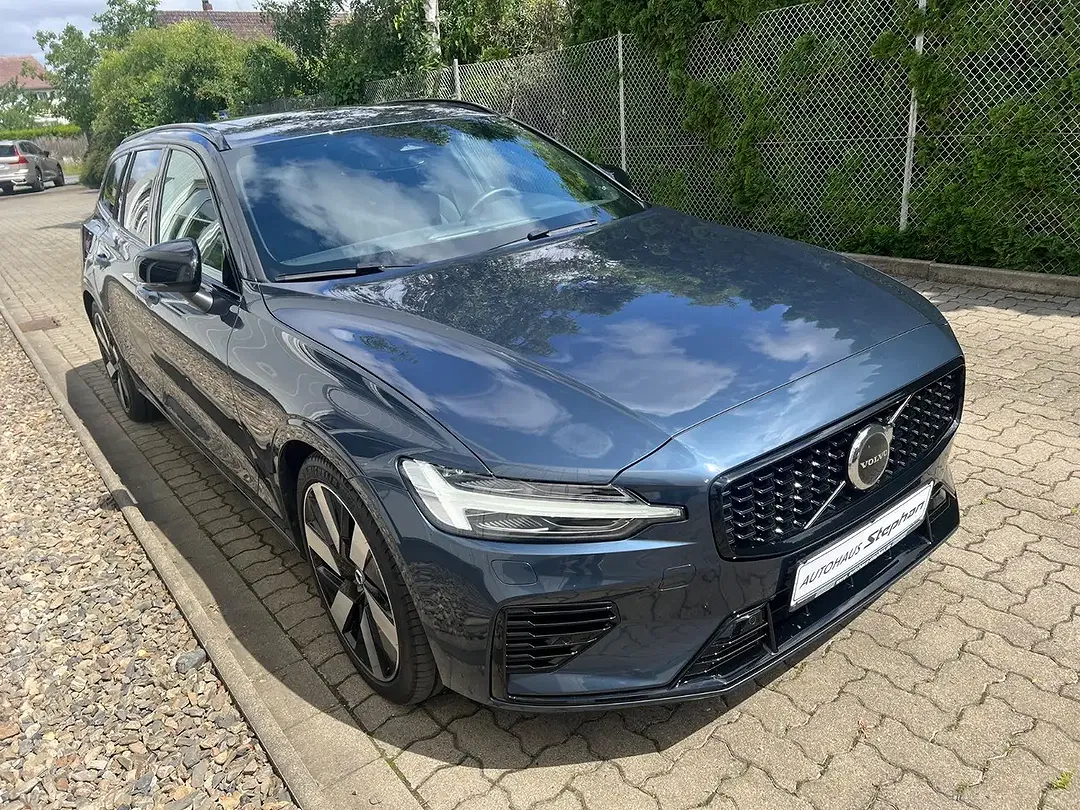 Volvo V60 T8 AWD Recharge Plus Dark - Thumbnail 3