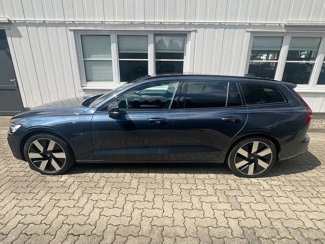 Volvo V60 T8 AWD Recharge Plus Dark - Thumbnail 4