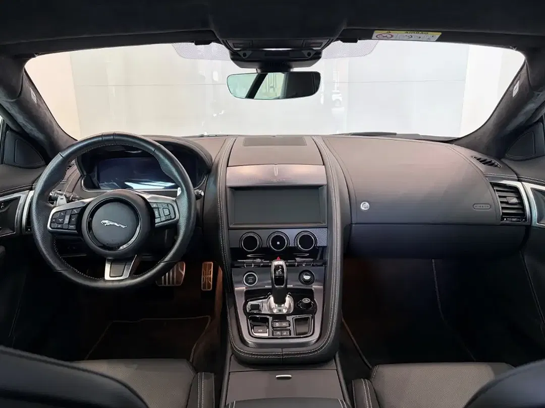 Jaguar F-Type P300 Coupe R-Dynamic Black - Thumbnail 4