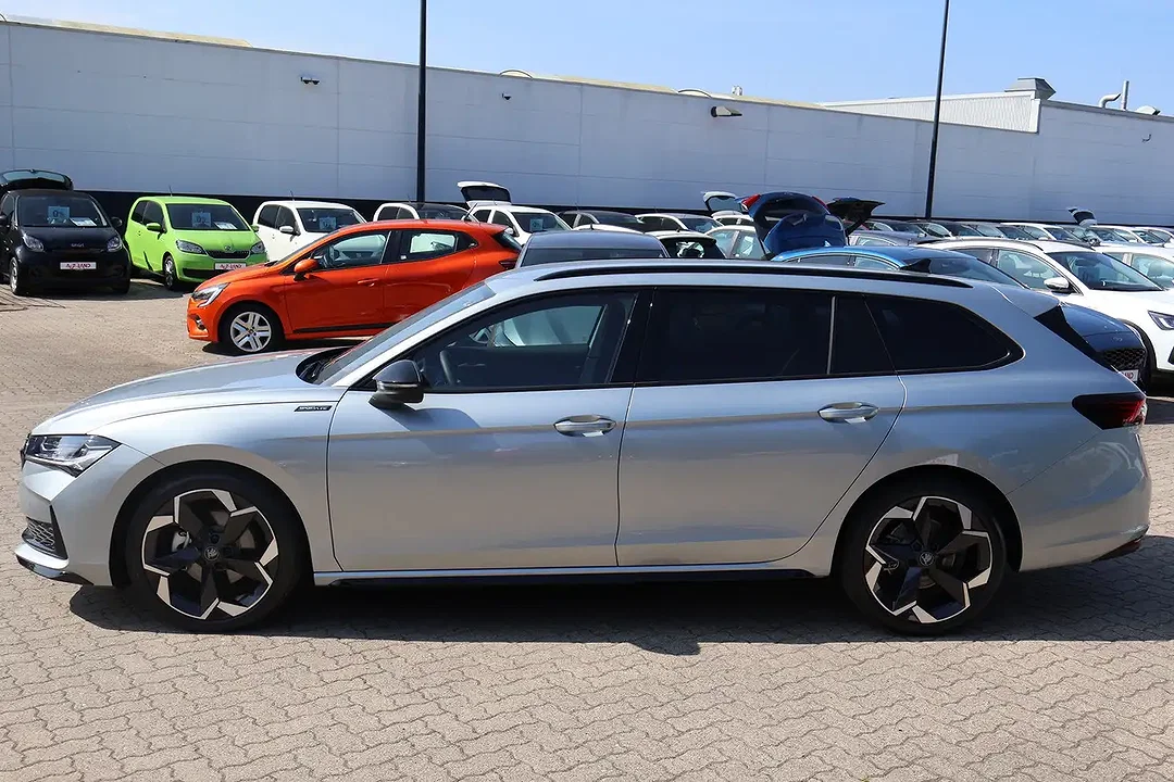 Skoda Superb 1.5 eTSI DSG Combi Sportline - Afbeelding 1