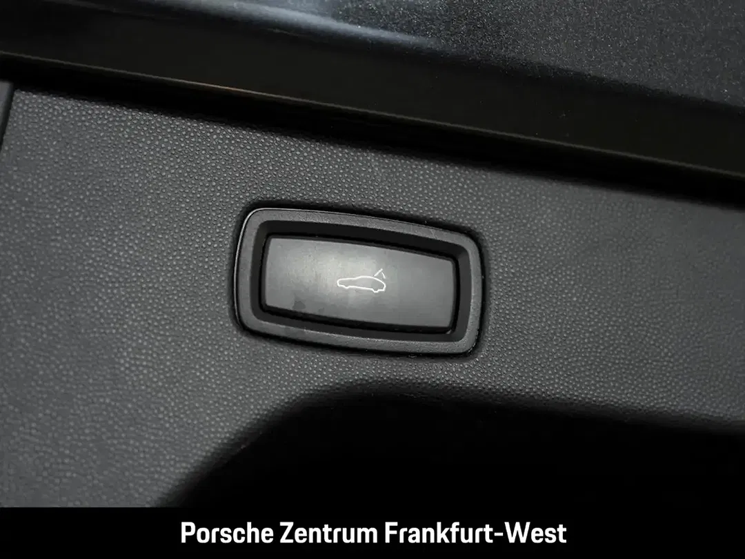 Porsche Macan 4 - Thumbnail 12