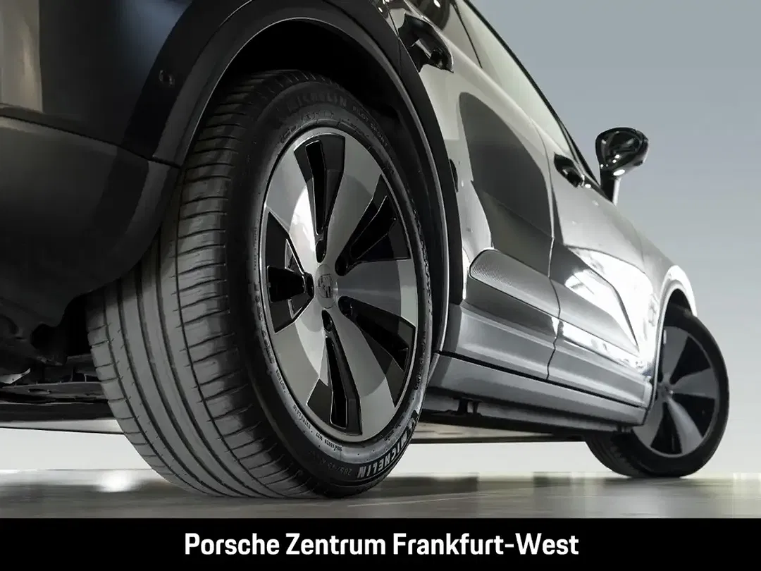 Porsche Macan 4 - Thumbnail 6