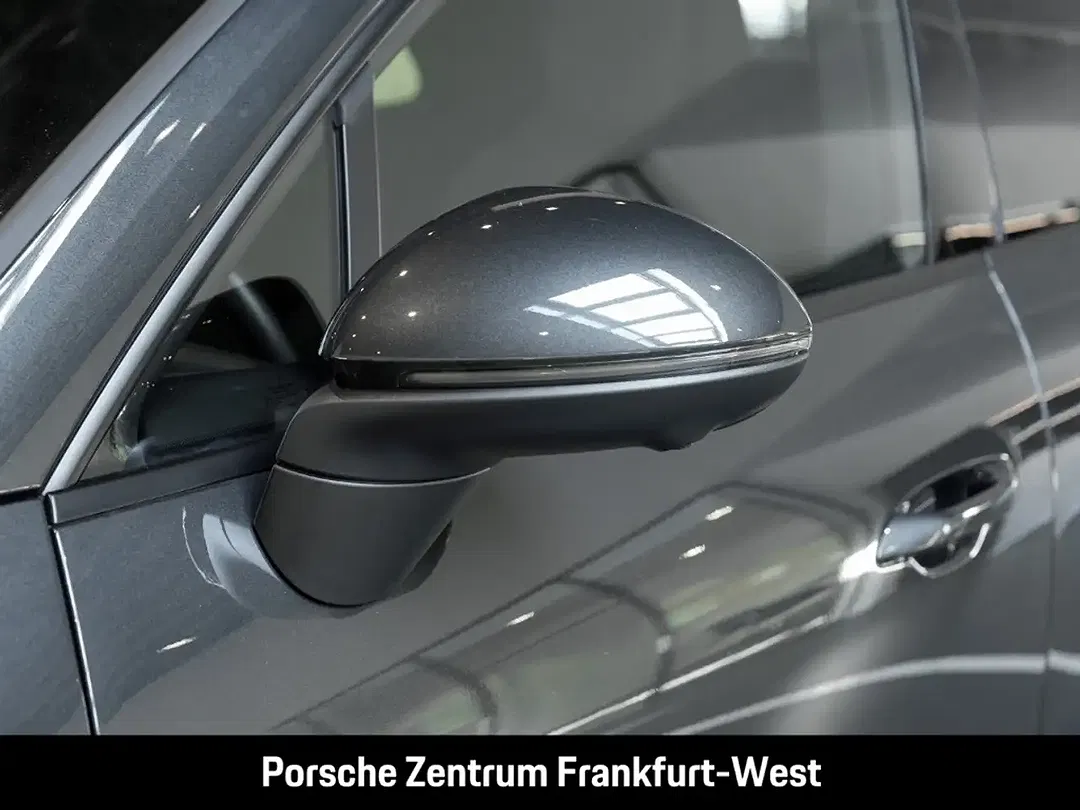 Porsche Macan 4 - Thumbnail 8