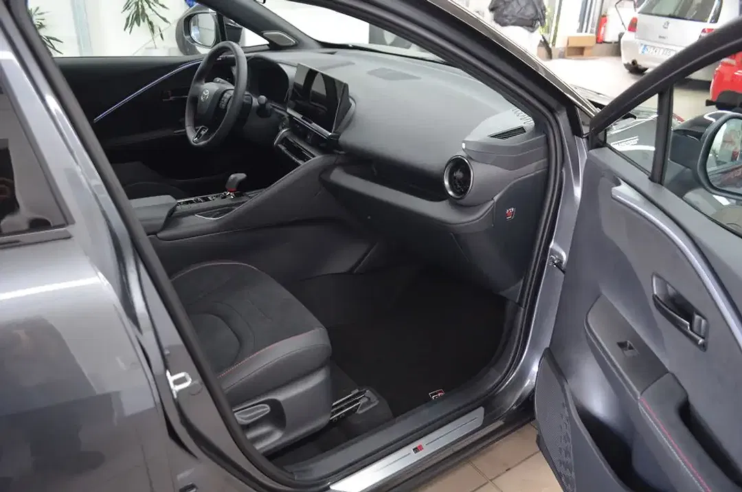 Toyota C-HR PHEV GR Sport - Thumbnail 11