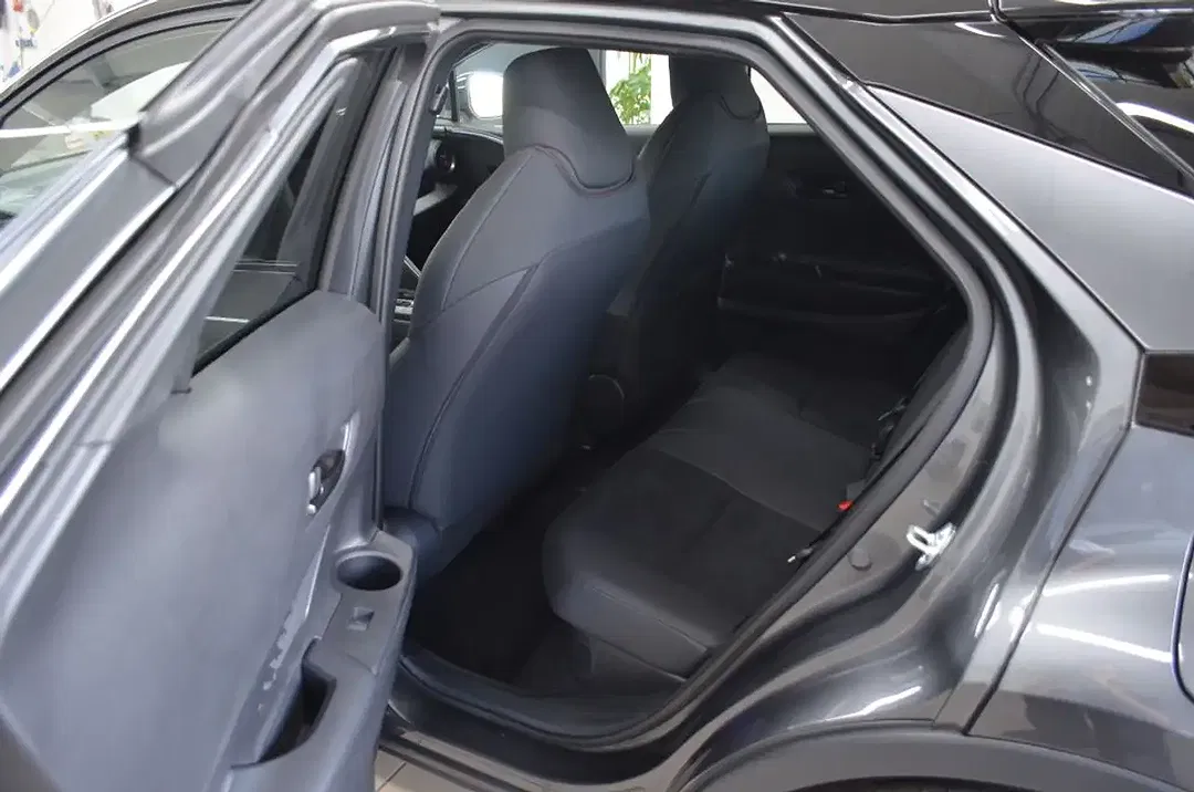 Toyota C-HR PHEV GR Sport - Thumbnail 13