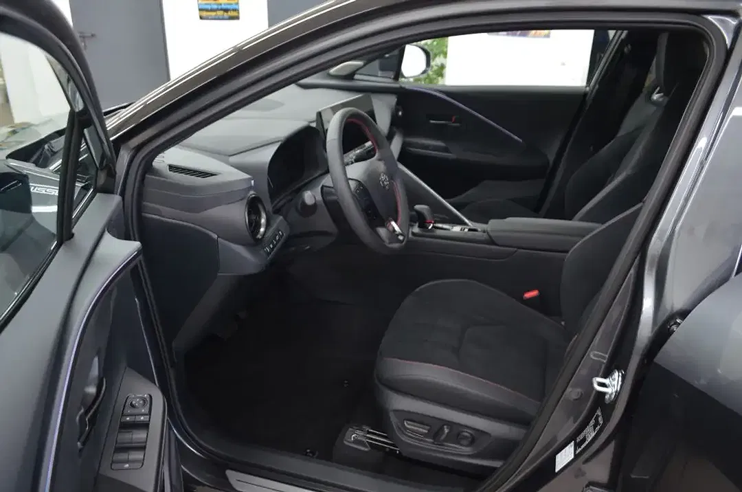 Toyota C-HR PHEV GR Sport - Thumbnail 14