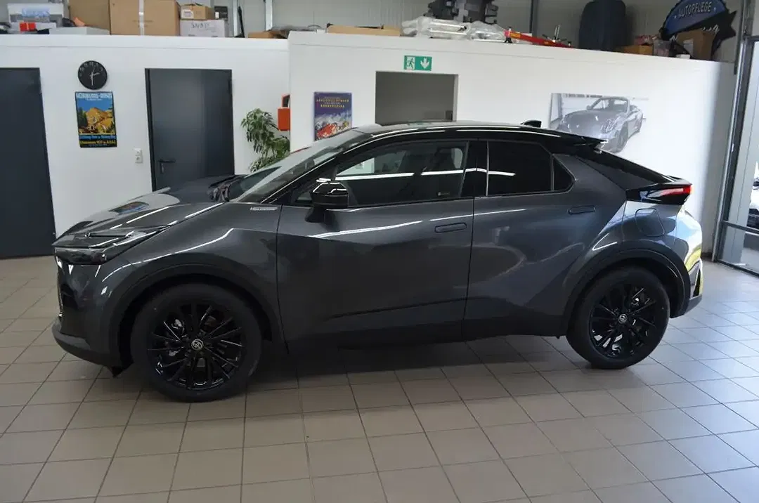 Toyota C-HR PHEV GR Sport - Thumbnail 4