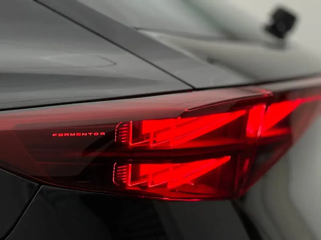 CUPRA Formentor 2.0 TSI 4Drive Matrix LED - Thumbnail 15