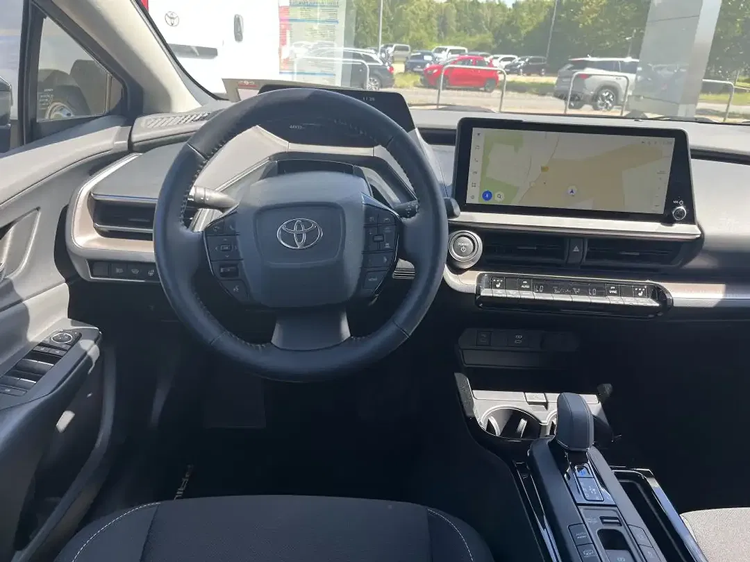 Toyota Prius PHEV Executive - Thumbnail 10