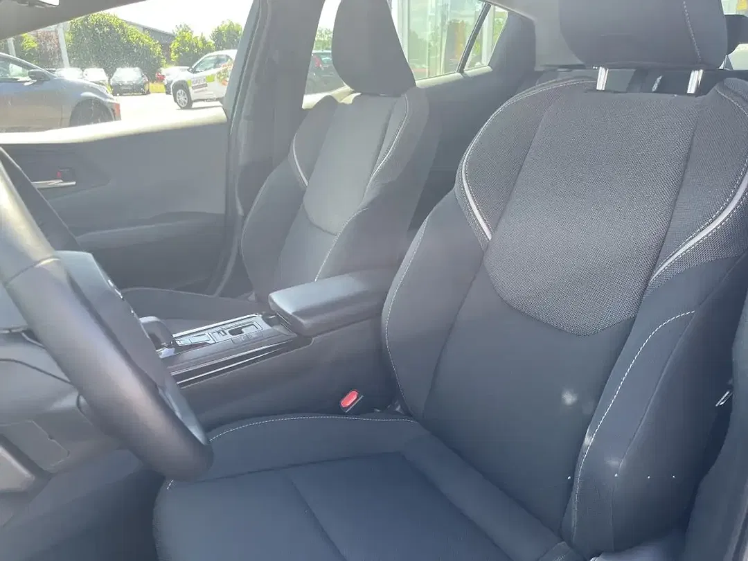 Toyota Prius PHEV Executive - Thumbnail 12