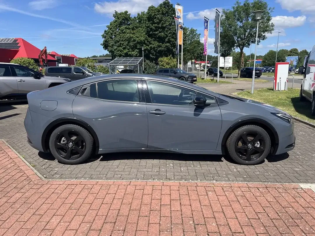 Toyota Prius PHEV Executive - Thumbnail 6