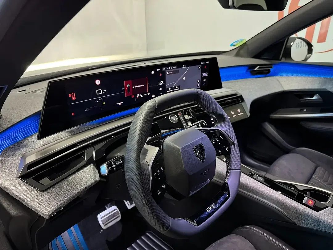 Peugeot 5008 145 Hybrid GT Exclusive - Thumbnail 12