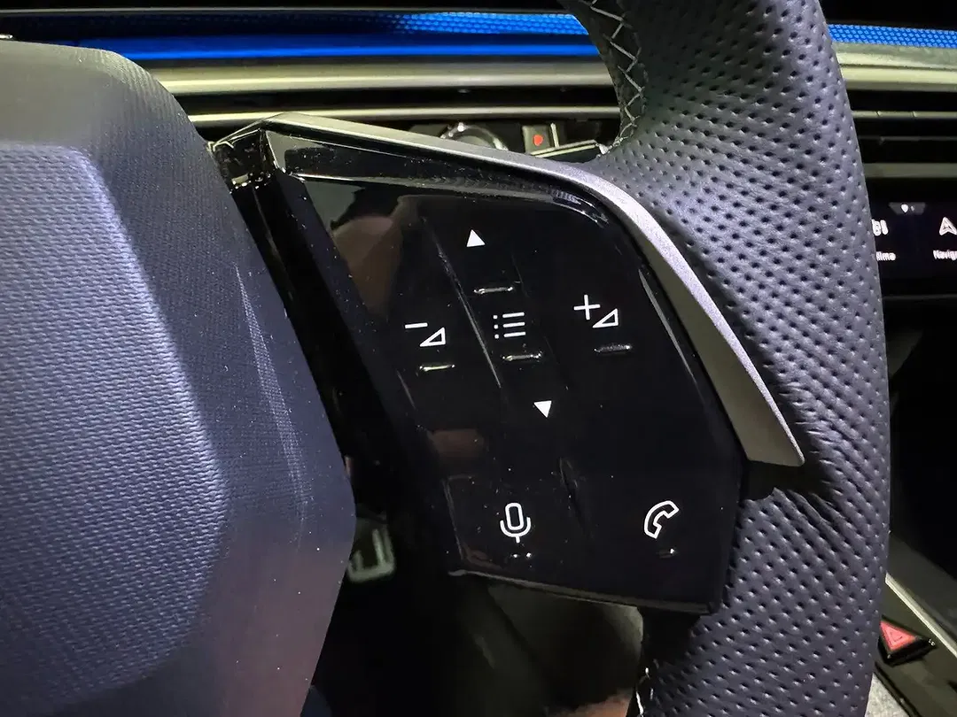 Peugeot 5008 145 Hybrid GT Exclusive - Thumbnail 16