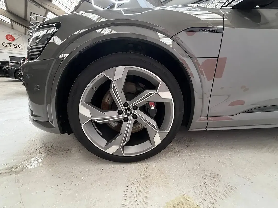 Audi SQ8 e-tron Matrix LED - Thumbnail 8
