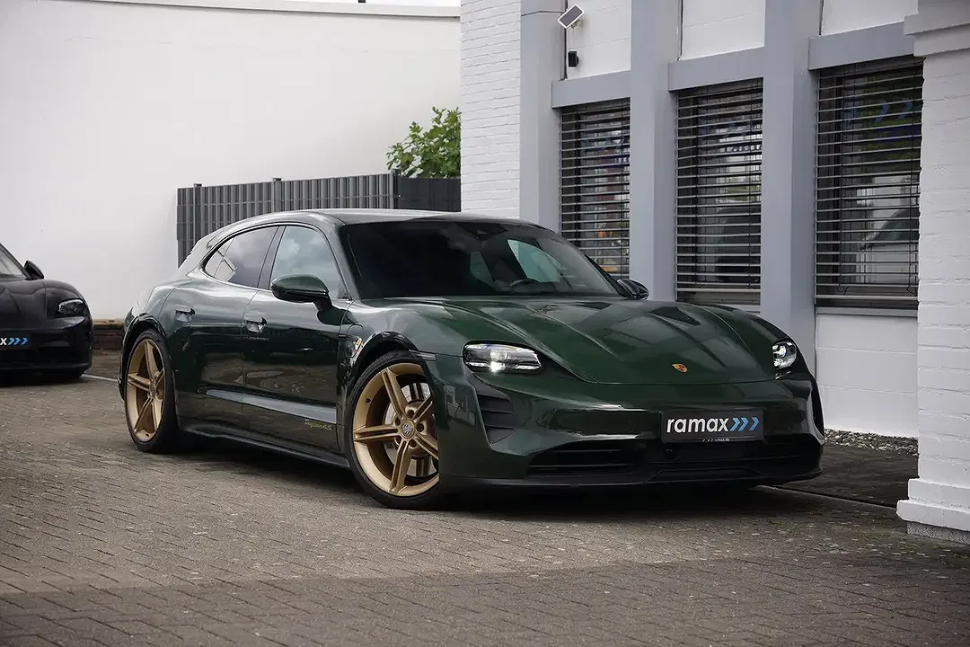 Porsche Taycan Sport Turismo - Thumbnail 1