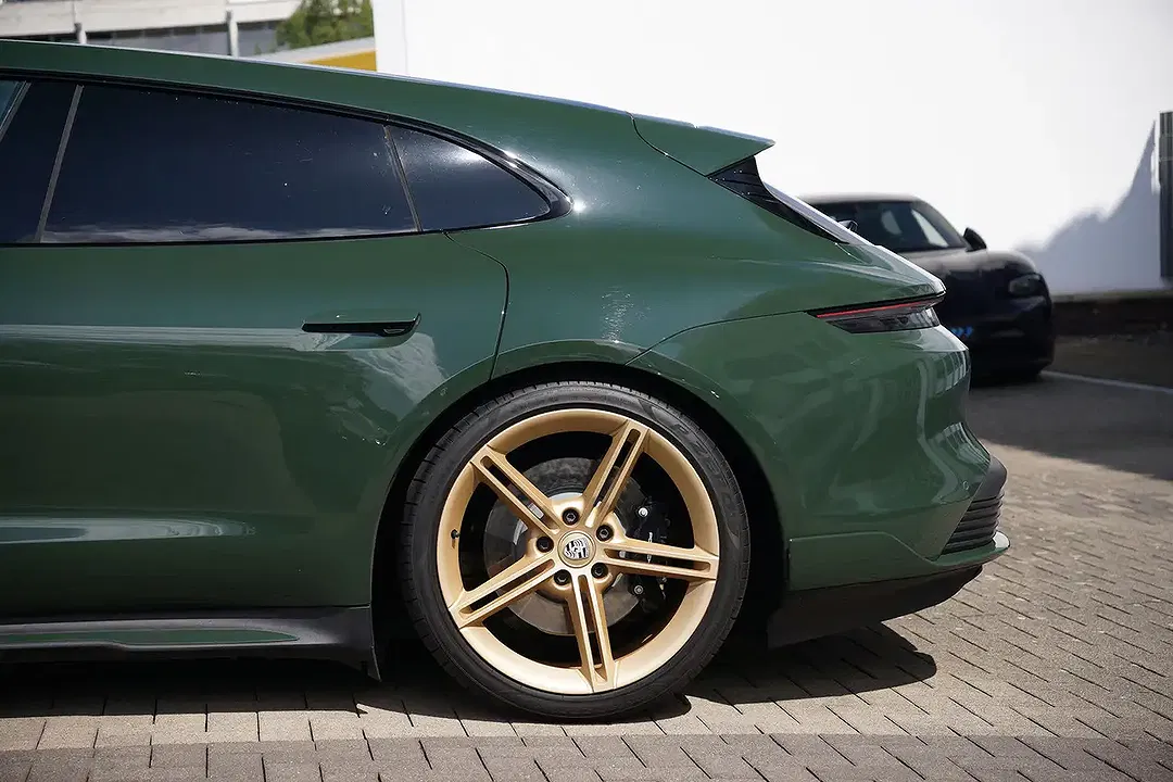 Porsche Taycan Sport Turismo - Thumbnail 10