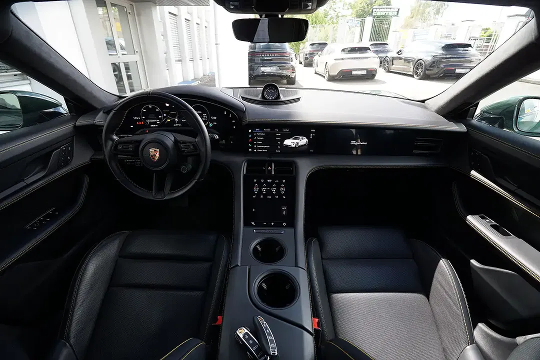 Porsche Taycan Sport Turismo - Thumbnail 4