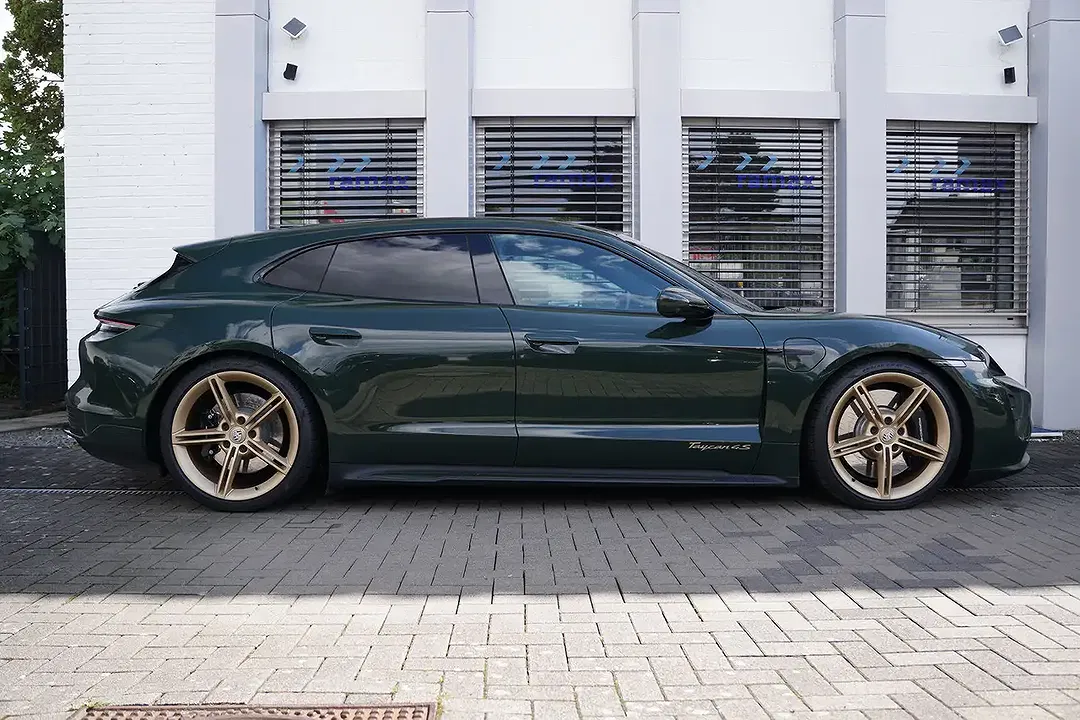 Porsche Taycan Sport Turismo - Thumbnail 6