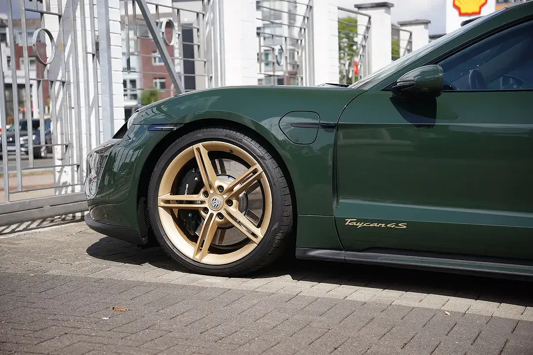 Porsche Taycan Sport Turismo - Thumbnail 8