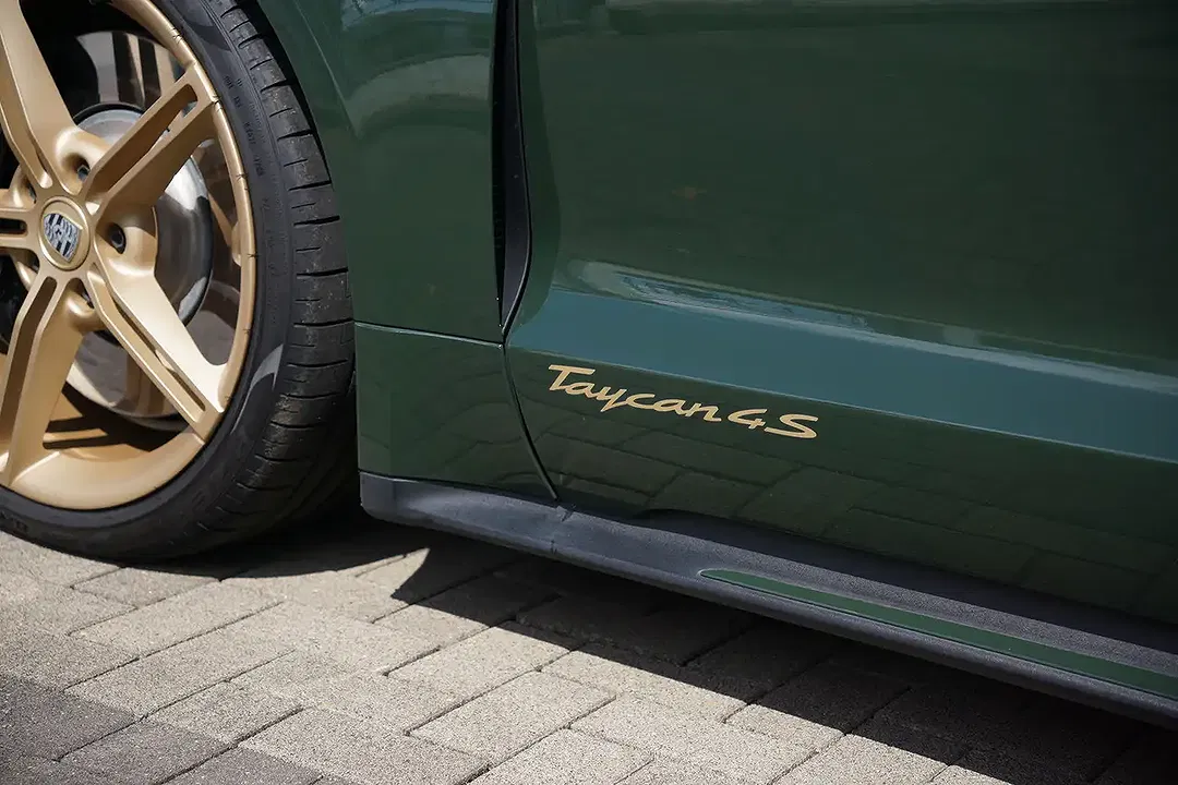 Porsche Taycan Sport Turismo - Thumbnail 9