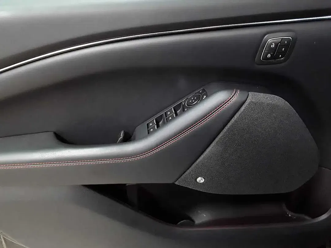 Ford Mustang 4x4 - Thumbnail 4