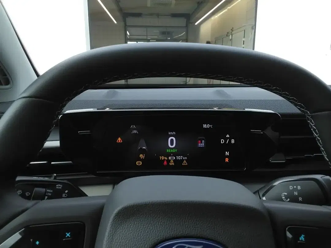 Ford Explorer Extended Range - Thumbnail 11