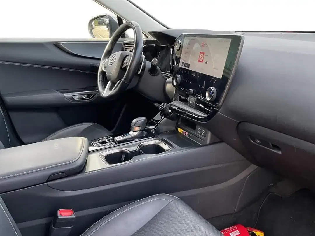 Lexus NX 450h+ PHEV - Thumbnail 6