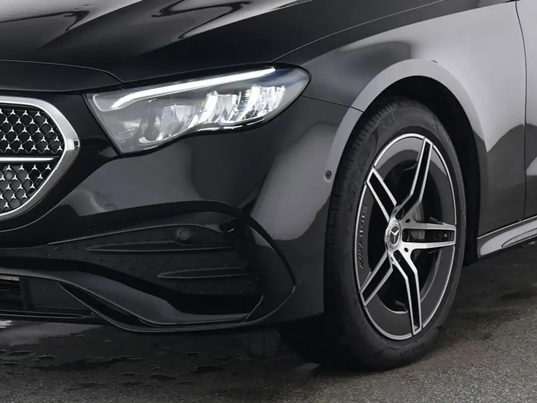 Mercedes-Benz E 300 AMG Night - Thumbnail 3