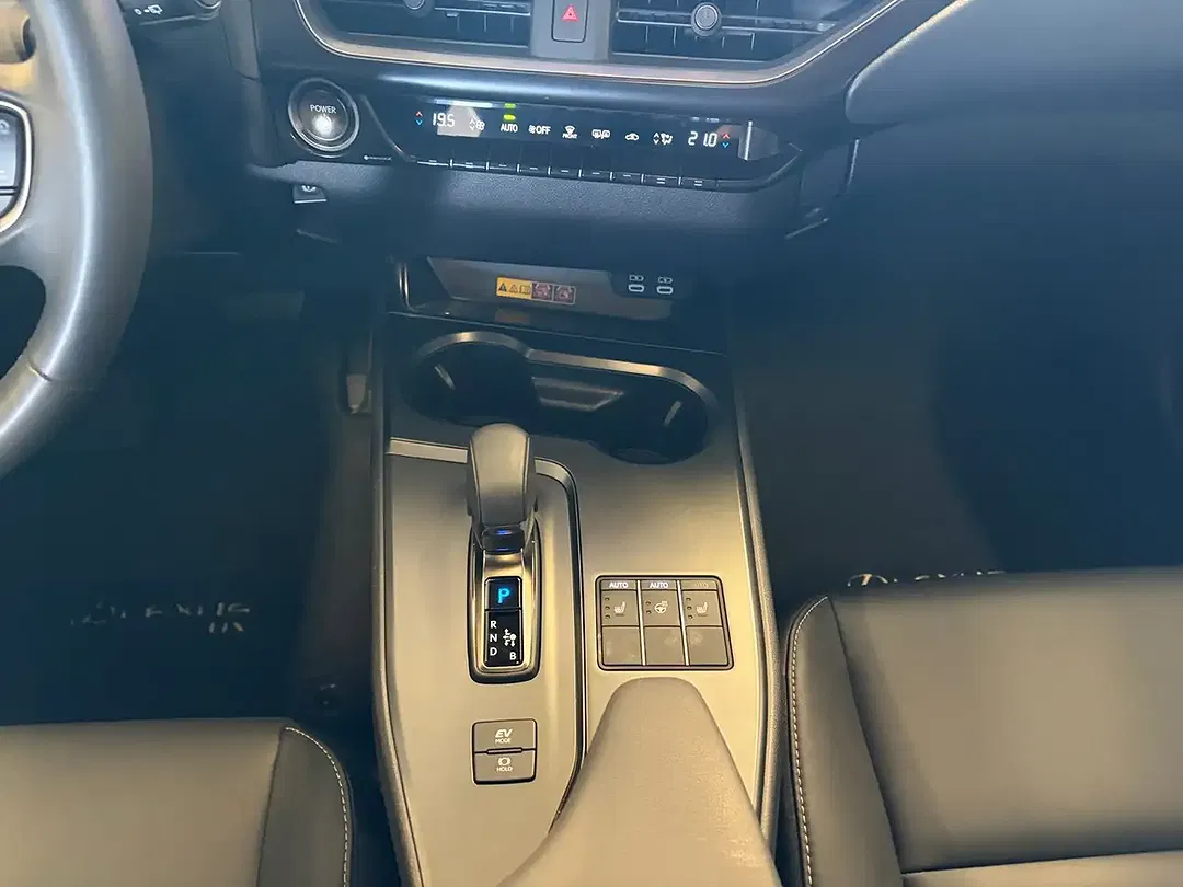 Lexus UX 300h F SPORT Design - Thumbnail 12