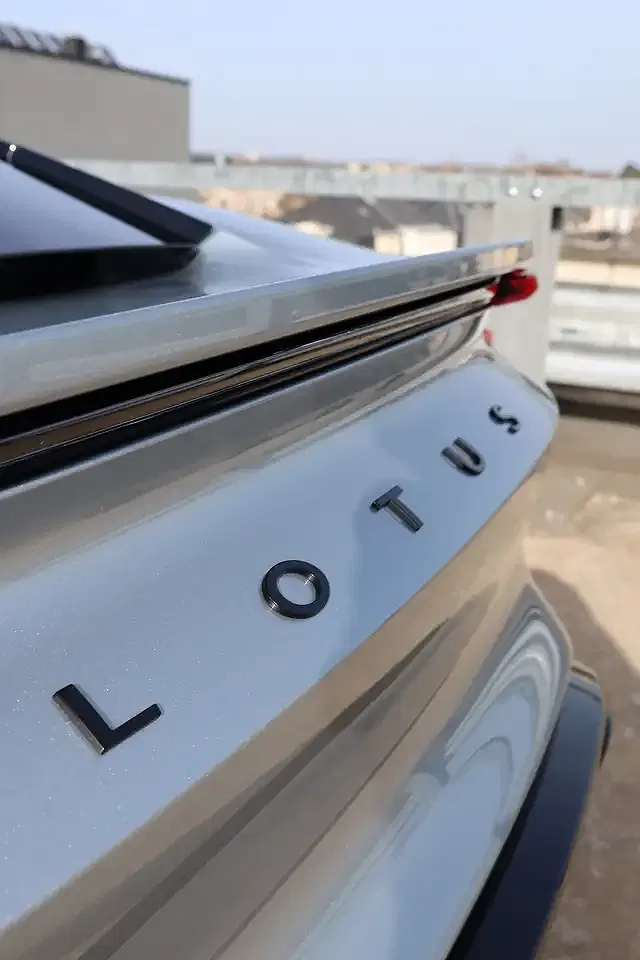 Lotus Emira Turbo SE - foto 15