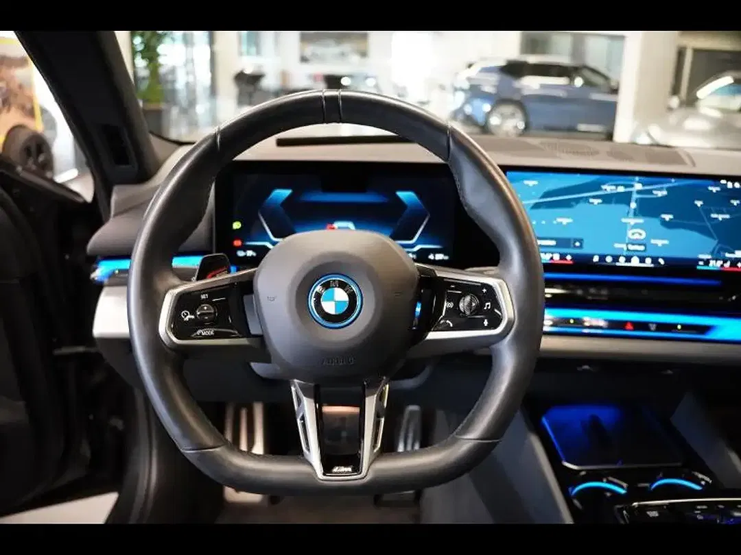 BMW i5 M Pro - Thumbnail 6