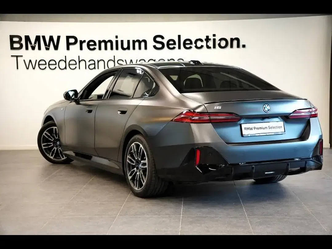 BMW i5 M Pro - Thumbnail 3