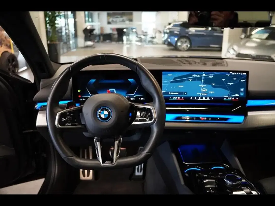 BMW i5 M Pro - Thumbnail 4