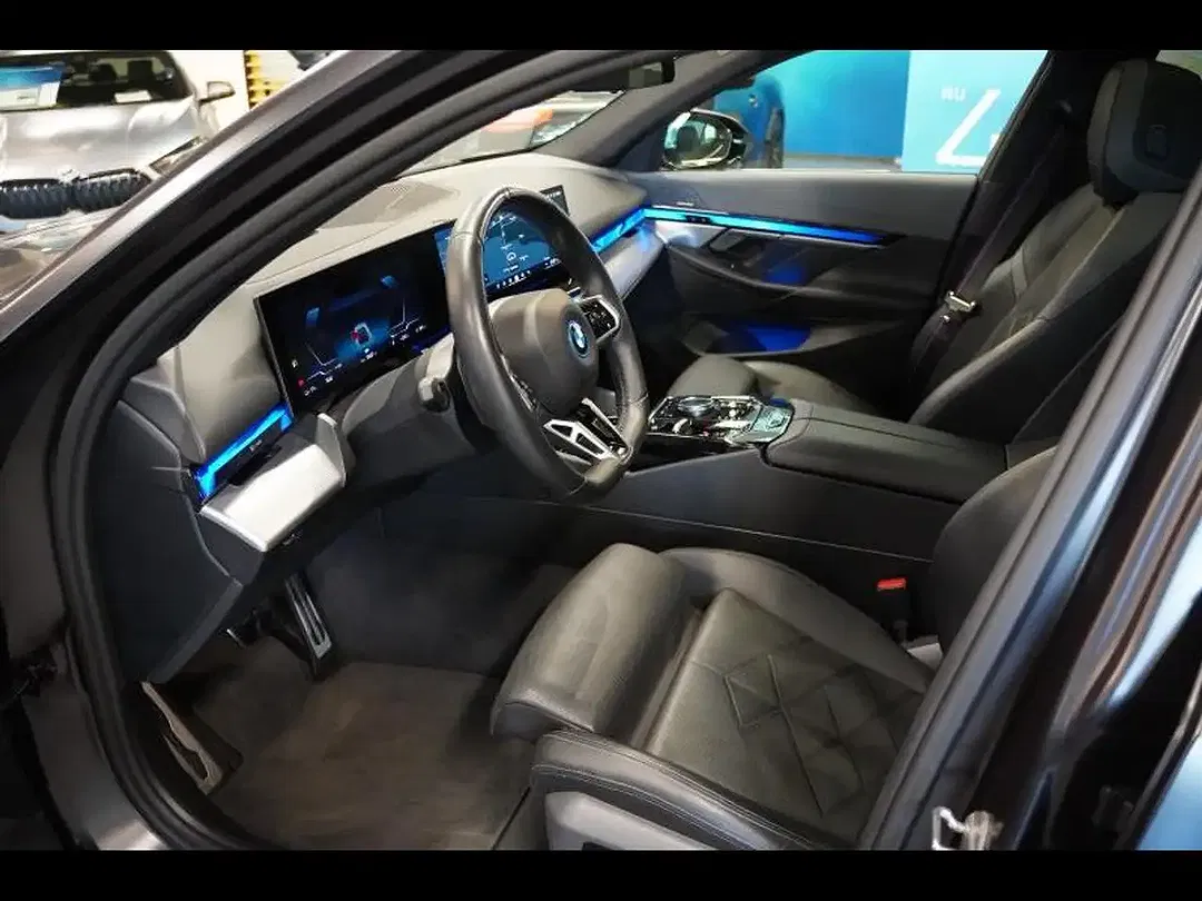 BMW i5 M Pro - Thumbnail 5