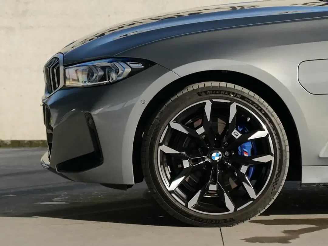 BMW 330 xDrive Touring M Sport - Thumbnail 6