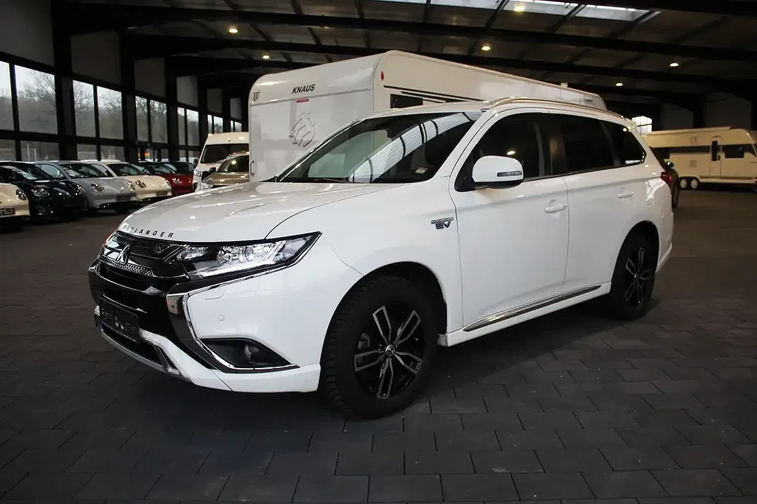Mitsubishi Outlander PHEV 4WD Basis Spirit - foto 1