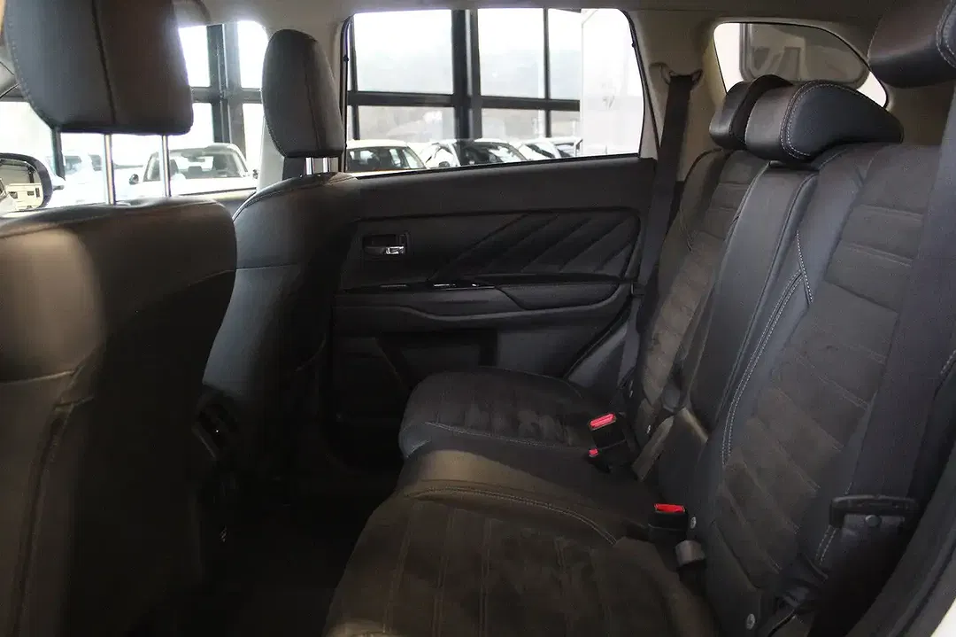 Mitsubishi Outlander PHEV 4WD Basis Spirit - Thumbnail 12