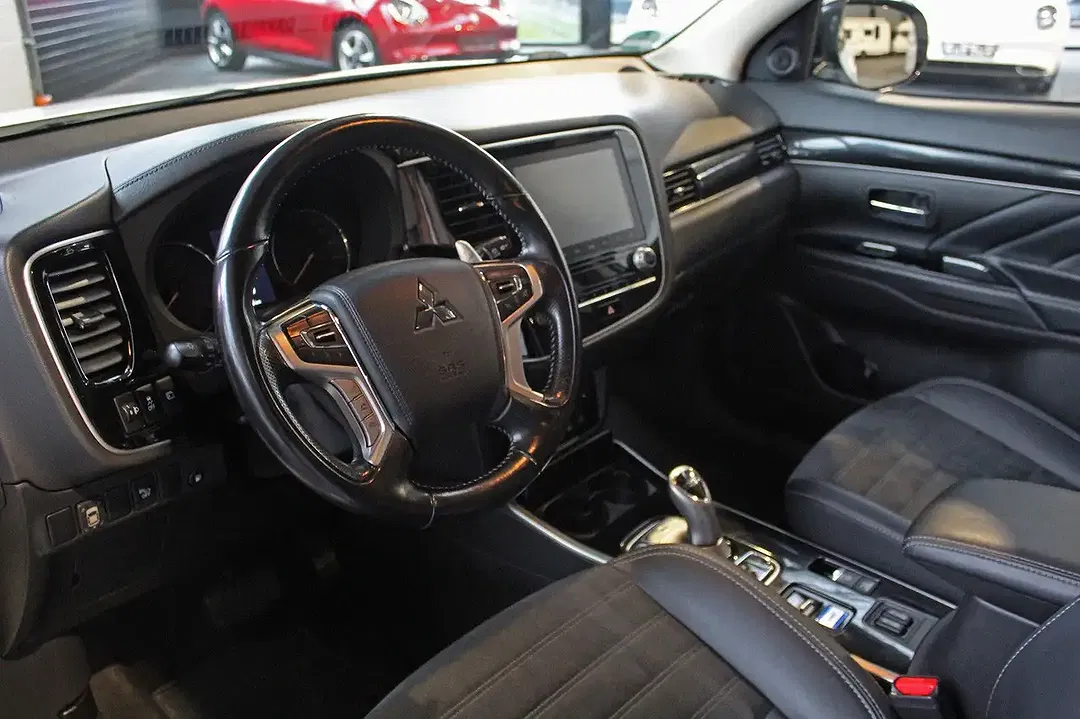 Mitsubishi Outlander PHEV 4WD Basis Spirit - Thumbnail 14