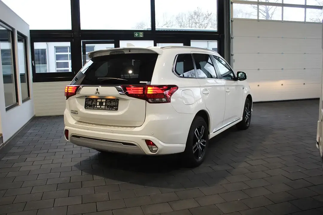Mitsubishi Outlander PHEV 4WD Basis Spirit - Thumbnail 6