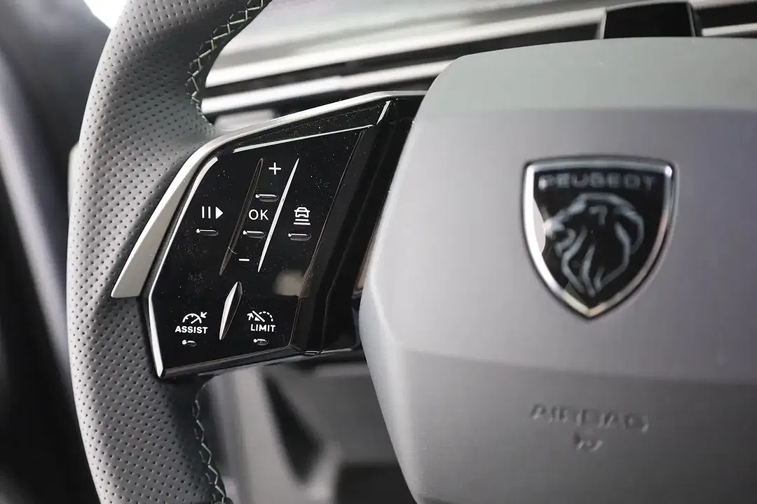 Peugeot 5008 AUT Hybrid GT - Thumbnail 15