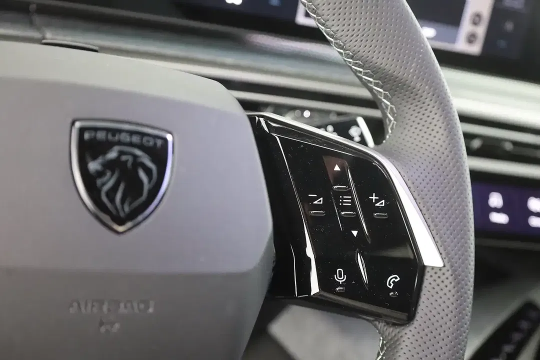 Peugeot 5008 AUT Hybrid GT - Thumbnail 16