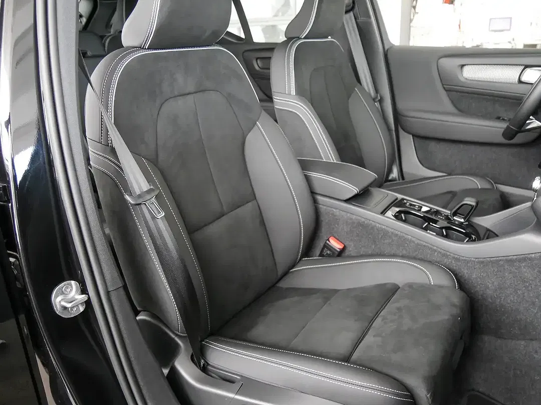 Volvo XC40 B3 Ultra Black Edition - Thumbnail 6