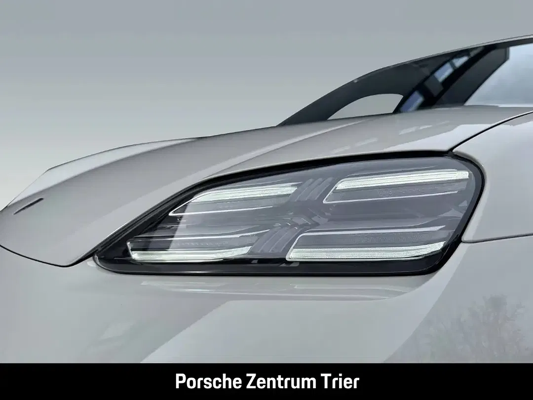 Porsche Macan Turbo - Thumbnail 11