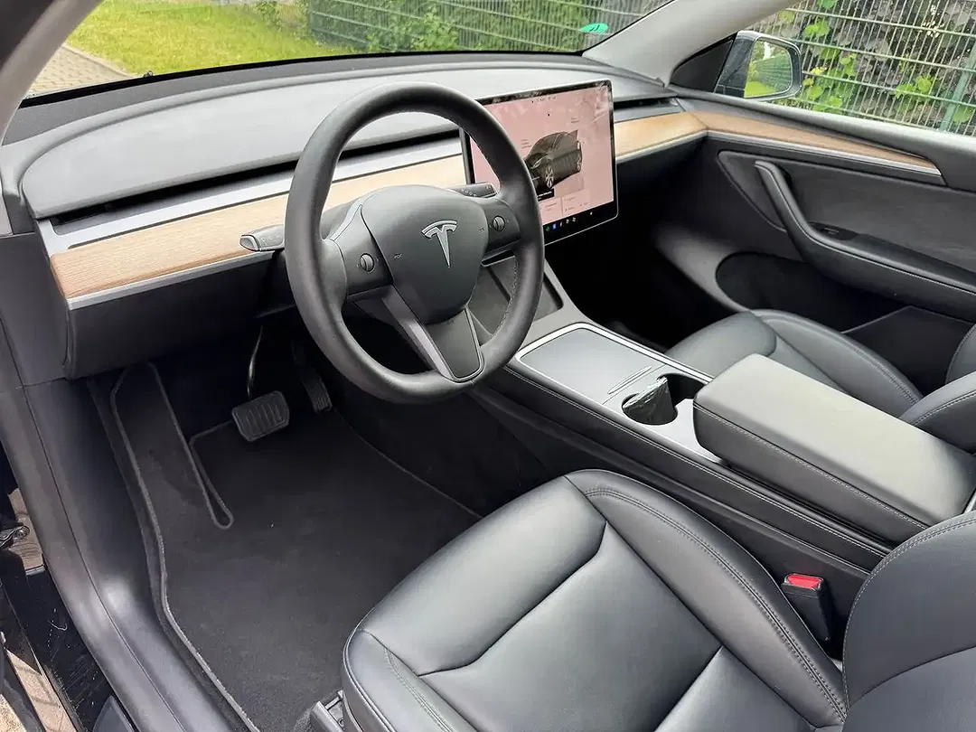 Tesla Model Y AWD Dual Motor Long Range - Thumbnail 10